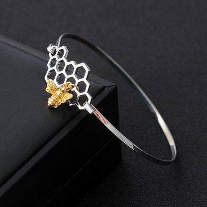 Horizontal Honeycomb & Bee Bracelet - Pretty Little Wish.com
