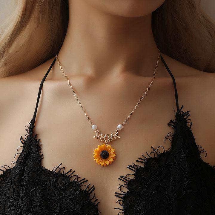 🌼 Sunflower Necklace 🌼 - Pretty Little Wish.com